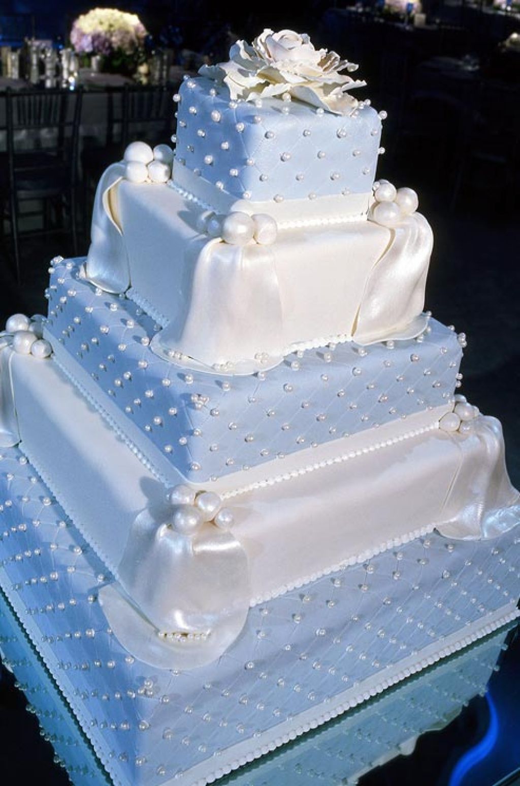 wedding cake8 Creative Wedding Cakes Inspiration