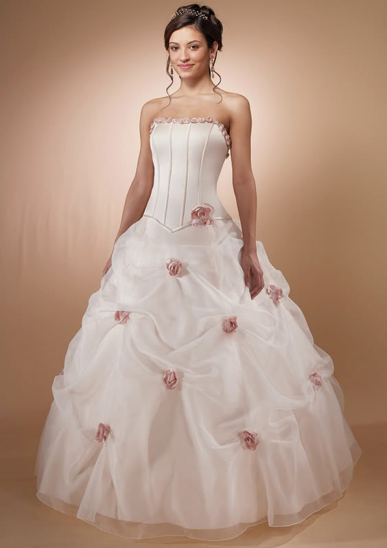 white wedding dress10 Be a Princess in White Wedding Dress