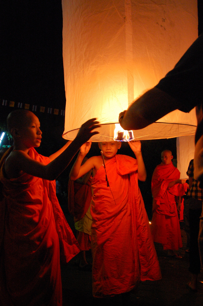 sky lantern13 How to Launch Sky Flying Lanterns ?
