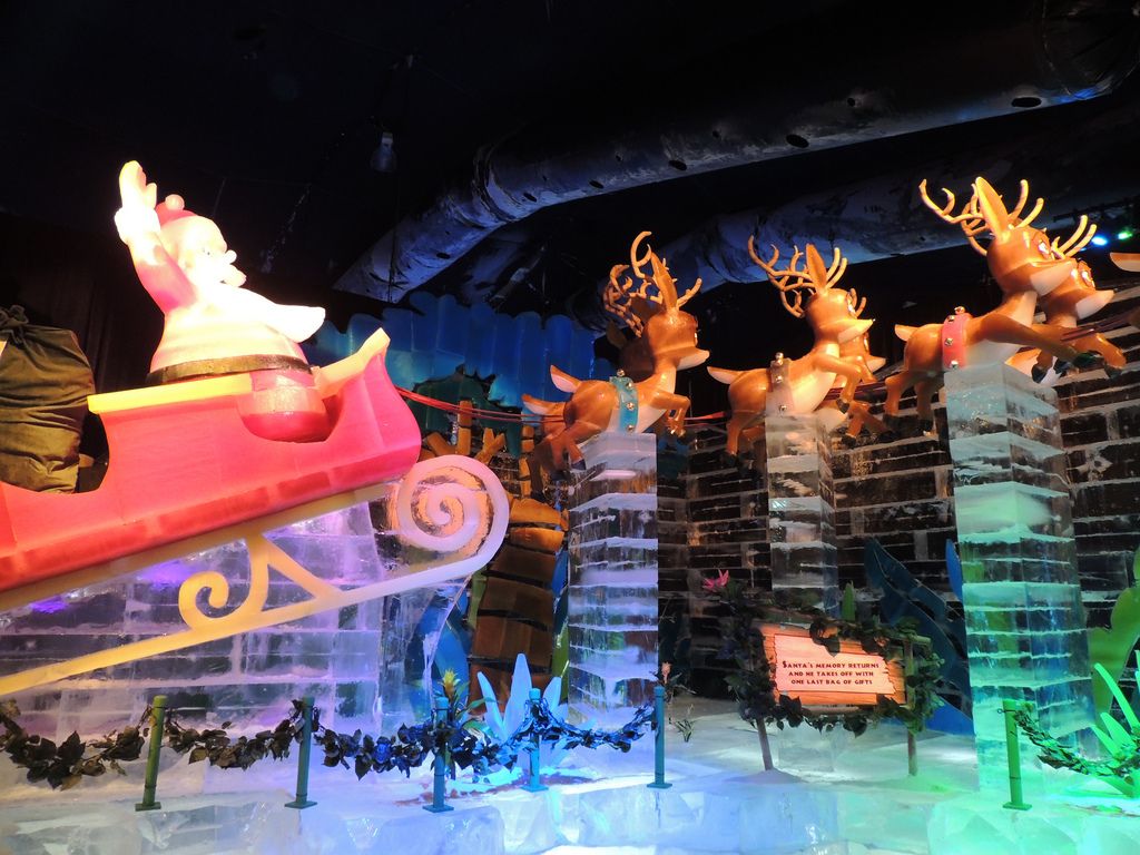 gaylord palms ice11 Madagascar Ice Sculptures Coolest Exhibit in Orlando