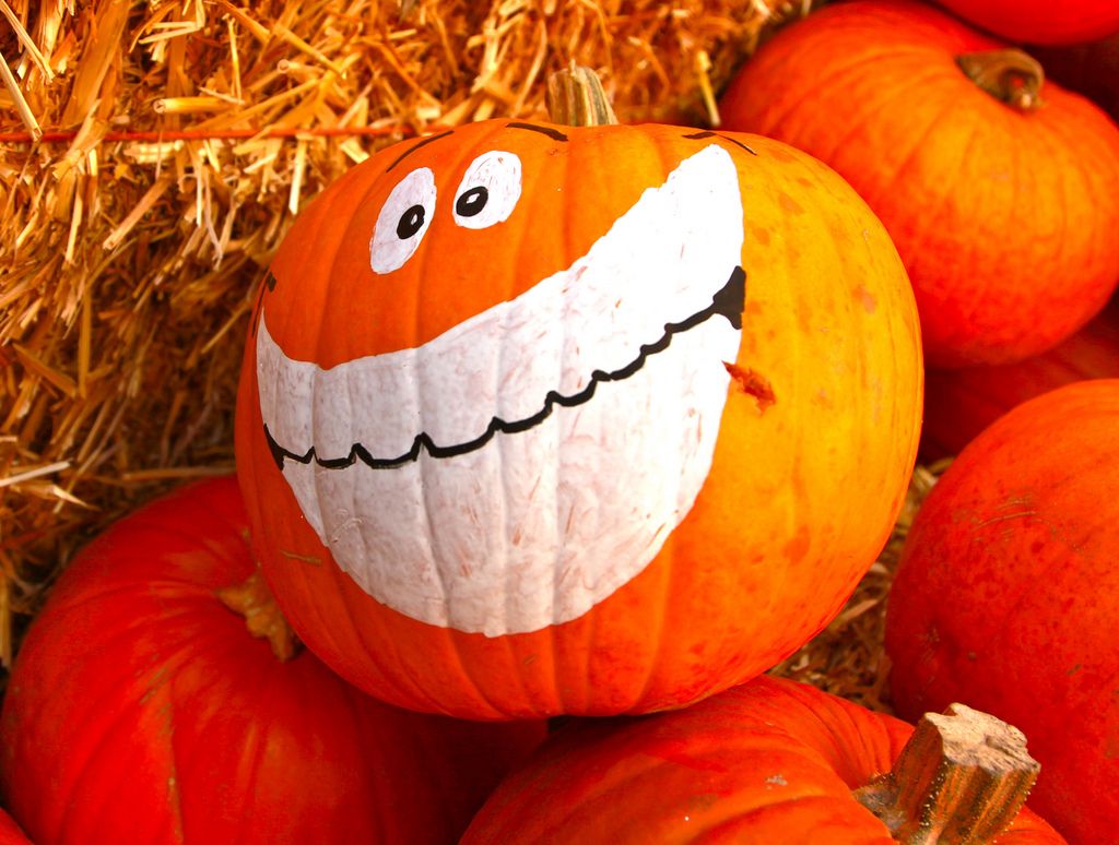 halloween pumpkin3 Painted Halloween Pumpkins   Paint your Design