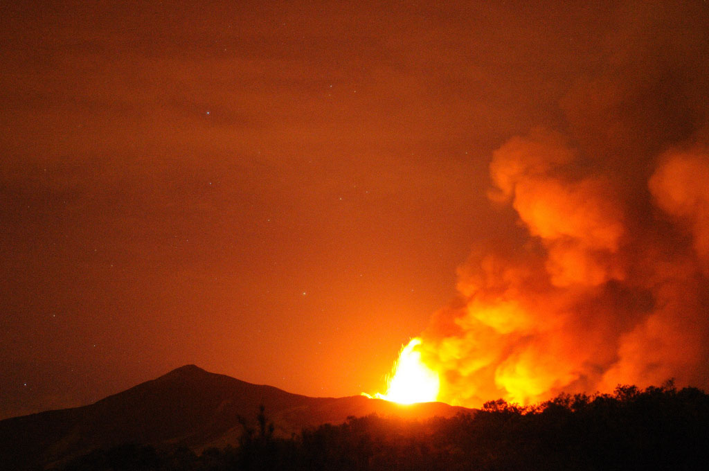 mt etna eruption5 Etna Volcano Eruption 2011