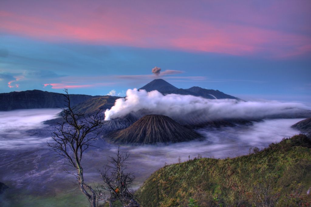 mount bromo10 The Magnificent Mount Bromo Volcano