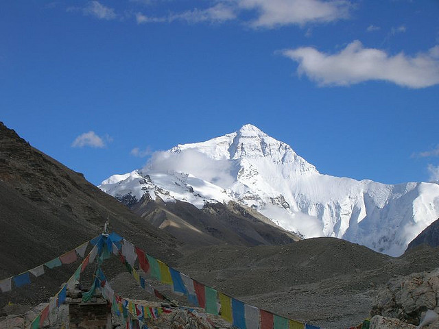 mount everest3 Mount Everest   Highest Mountain and Basecamp in the World