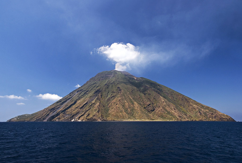 stromboli volcano Stromboli   The Most Active Volcano on the Earth