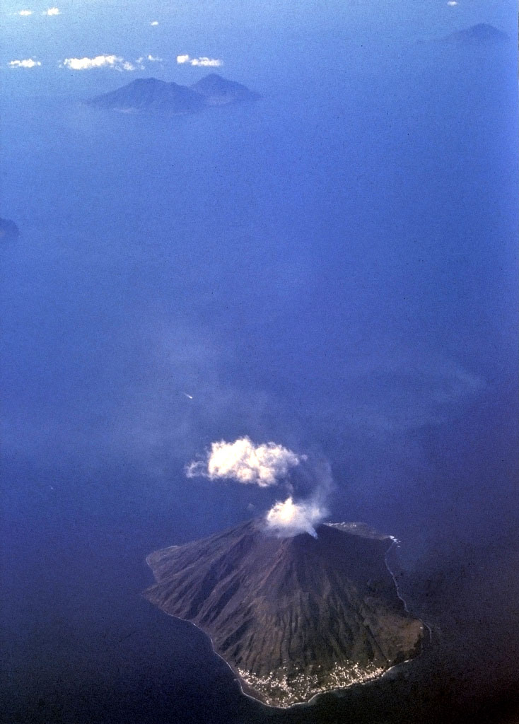 stromboli volcano2 Stromboli   The Most Active Volcano on the Earth
