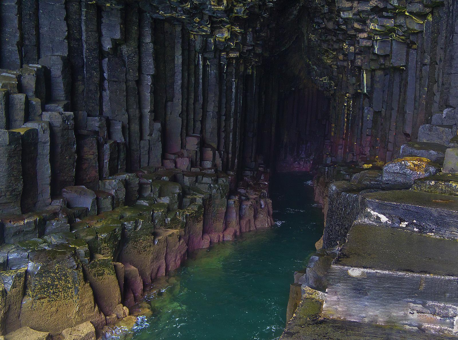 fingal5 Fingals Cave and Staffa Coast, Scotland
