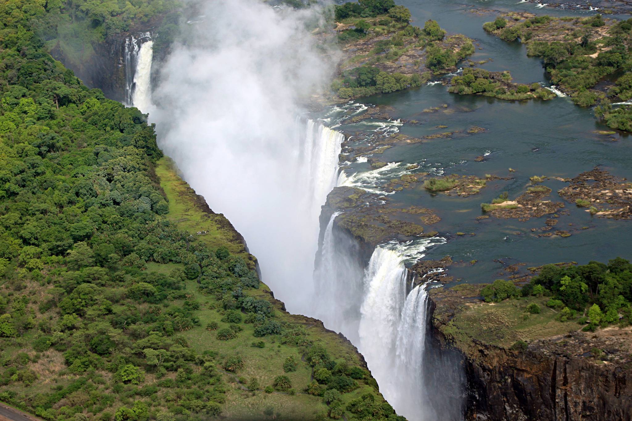 victoria falls The Largest Waterfall in the World   Victoria Falls