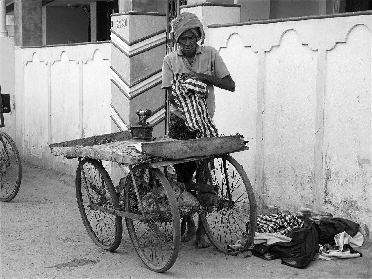 people india13 Daily Life of People in India   Black and White