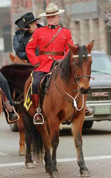 royal canadian mounted police4 The Royal Canadian Mounted Police (Mounties)