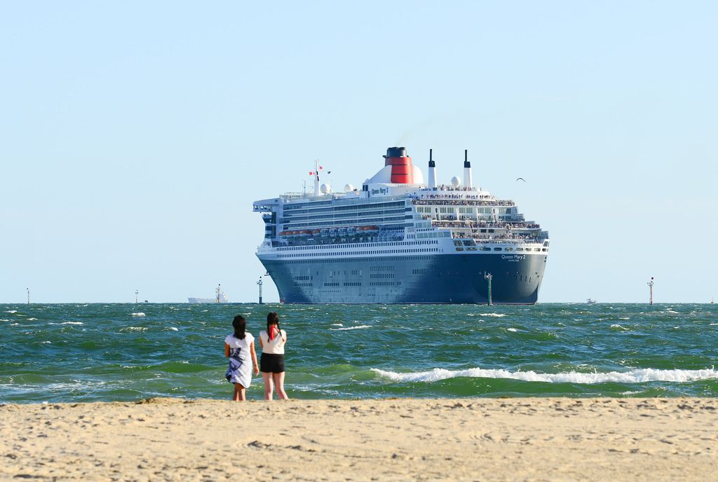queen mary 24 The Queen Mary 2   An Ocean Liner in Port Melbourne