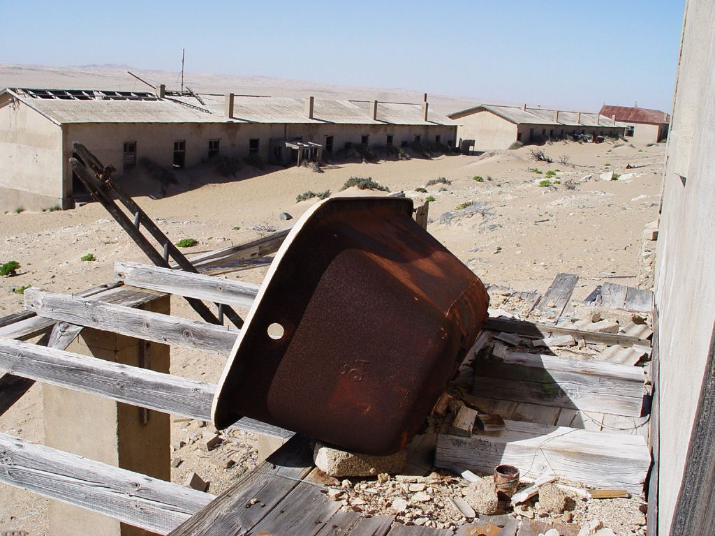kolmanskop1 Abandoned Kolmanskop Ghost Town in Namibia