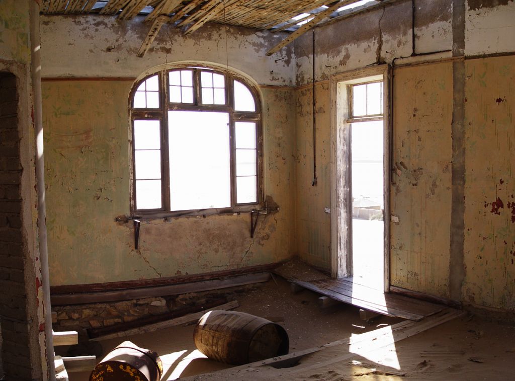 kolmanskop10 Abandoned Kolmanskop Ghost Town in Namibia