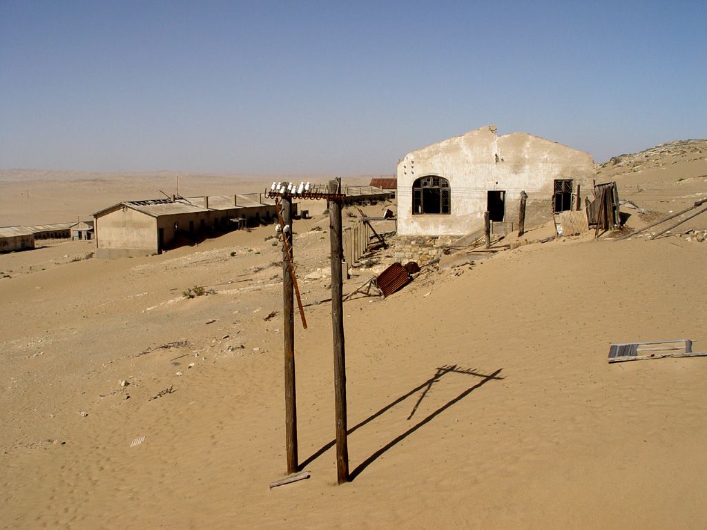 kolmanskop2 Abandoned Kolmanskop Ghost Town in Namibia