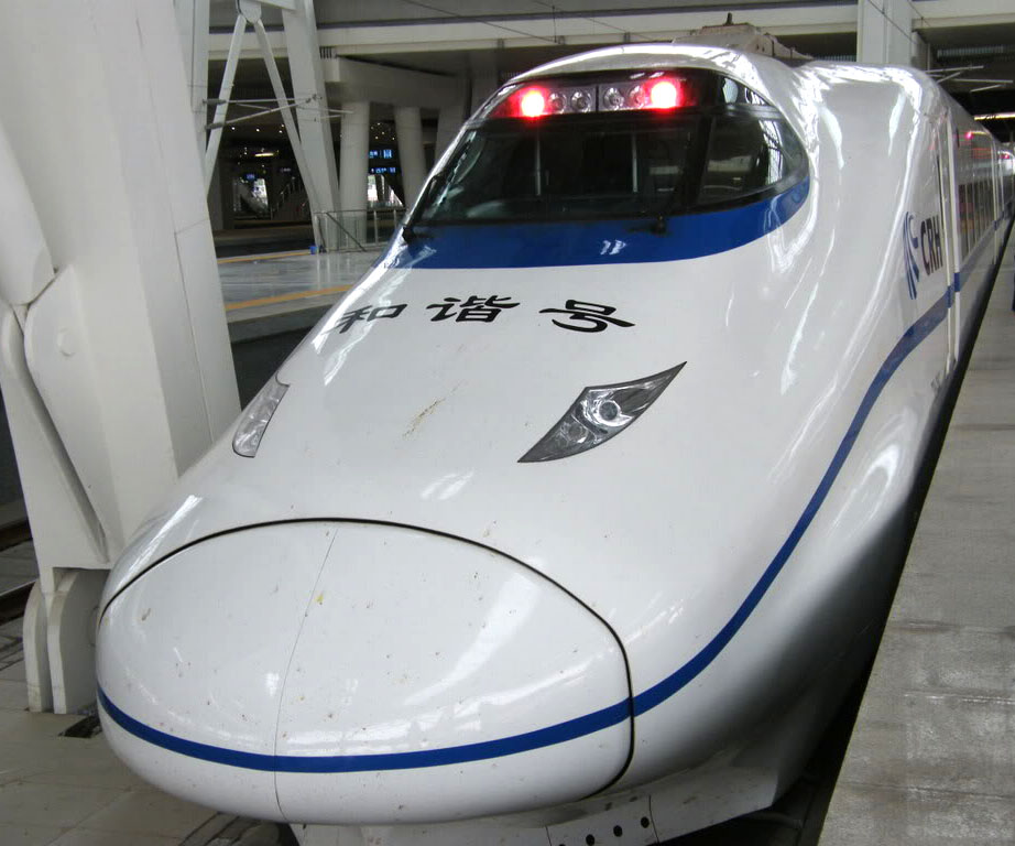 high speed trains3 The Wuhan–Guangzhou High Speed Railway in China ( 350 km/h )