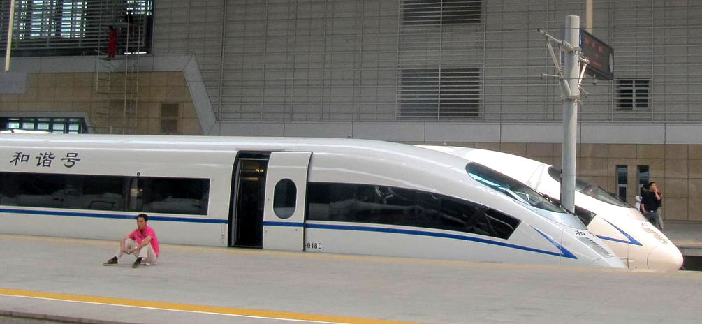 high speed trains9 The Wuhan–Guangzhou High Speed Railway in China ( 350 km/h )