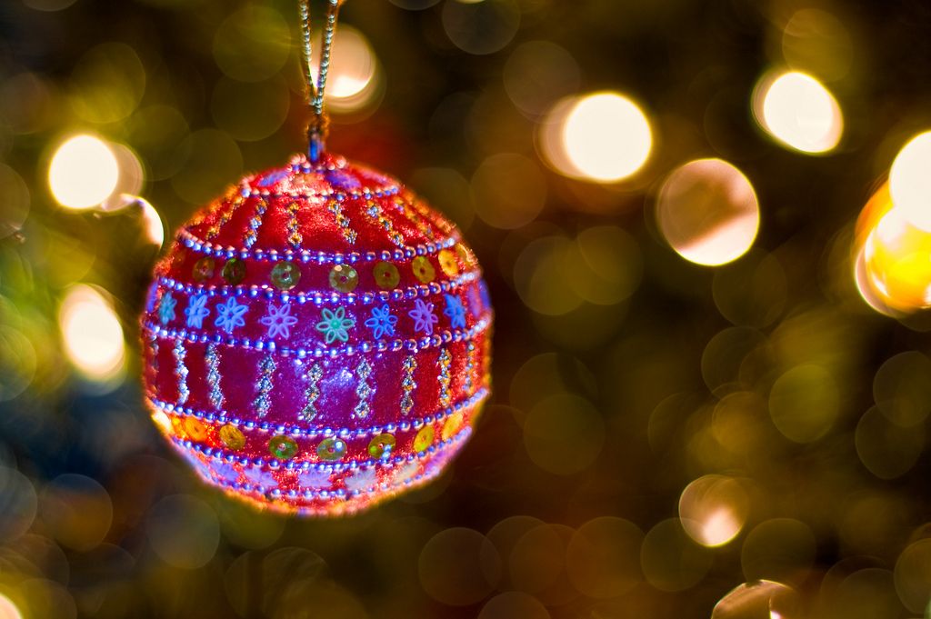 christmas balls1 Christmas Balls Decorate Christmas Tree