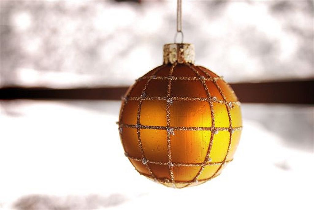 christmas balls13 Christmas Balls Decorate Christmas Tree