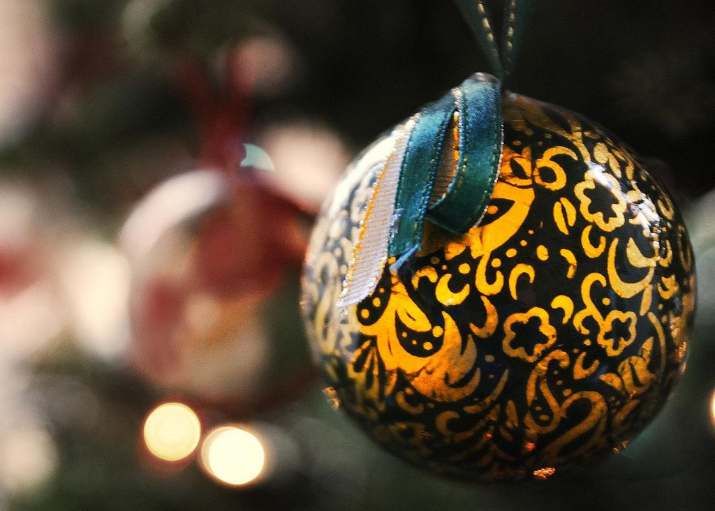 christmas balls2 Christmas Balls Decorate Christmas Tree