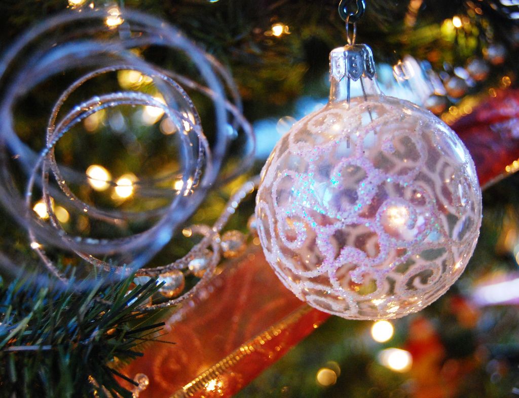 christmas balls20 Christmas Balls Decorate Christmas Tree