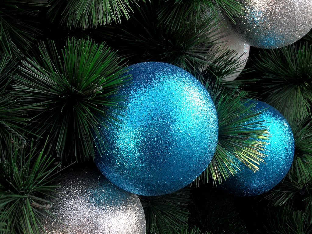 christmas balls4 Christmas Balls Decorate Christmas Tree