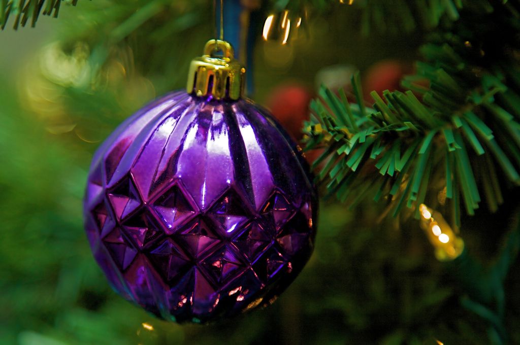 christmas balls6 Christmas Balls Decorate Christmas Tree